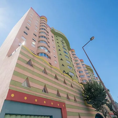 1-Minute Walk To The Metro And 2 To The Supermarket Lisbon Exterior photo