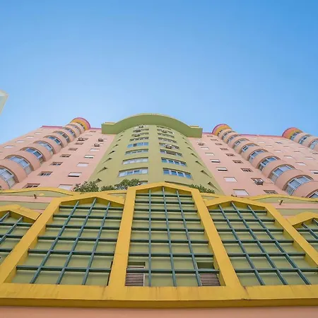 1-Minute Walk To The Metro And 2 To The Supermarket Lisbon Exterior photo
