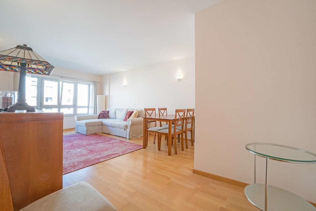Apartament 1-minute Walk To The Metro And 2 To The Supermarket *