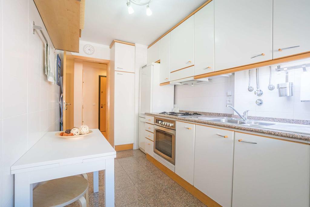 Apartament 1-minute Walk To The Metro And 2 To The Supermarket Lizbona