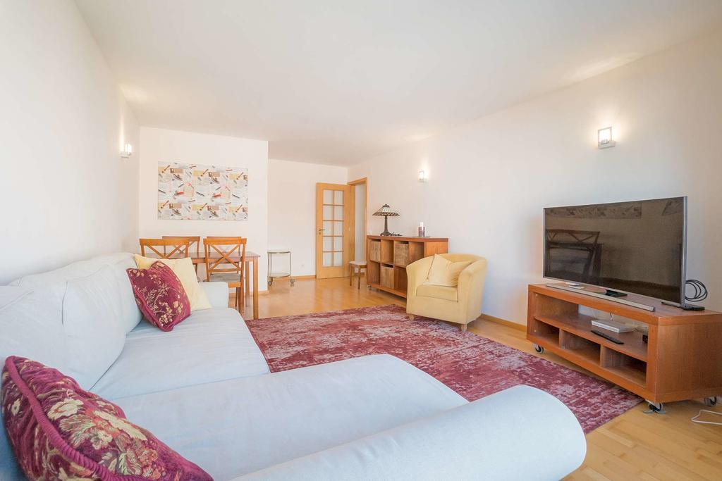 Apartament 1-minute Walk To The Metro And 2 To The Supermarket