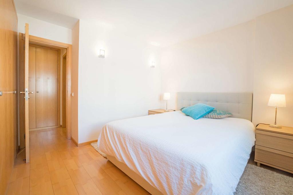 1-minute Walk To The Metro And 2 To The Supermarket Apartament